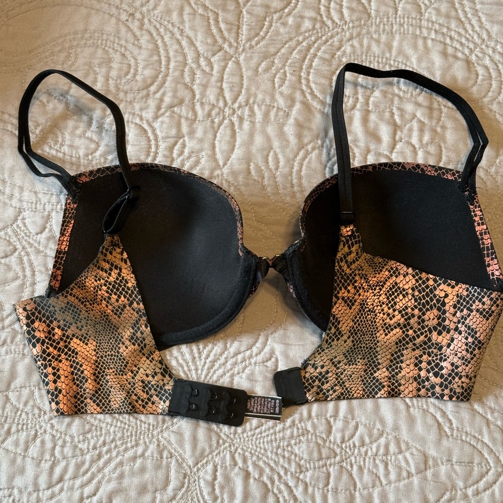 Victoria's Secret 32-D Black and Pink Snake Print Bra - Picture 6 of 9